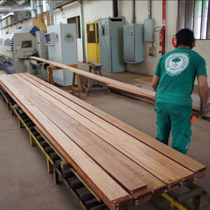 manufacturing wholesale decking feeding the moulder